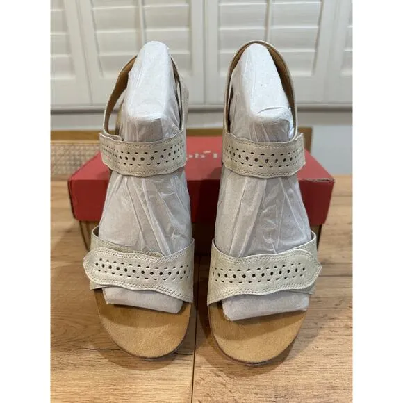 Cobb Hill May Wave Quarter Strap Sandal White Size 11 NIB Sporty Chic Cushioned