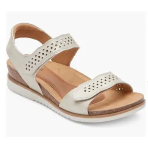 Cobb Hill May Wave Quarter Strap Sandal White Size 11 NIB Sporty Chic Cushioned