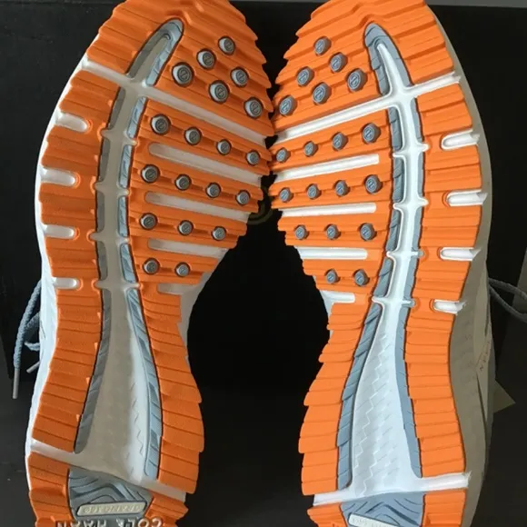 COLE HAAN Women's Zerogrand Overtake Golf Sneakers, size 9.5