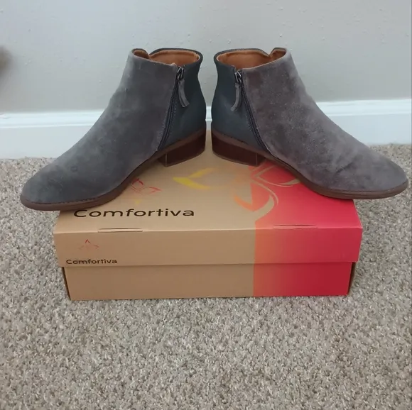 Comfortiva Carrie grey suede booties size 7.5