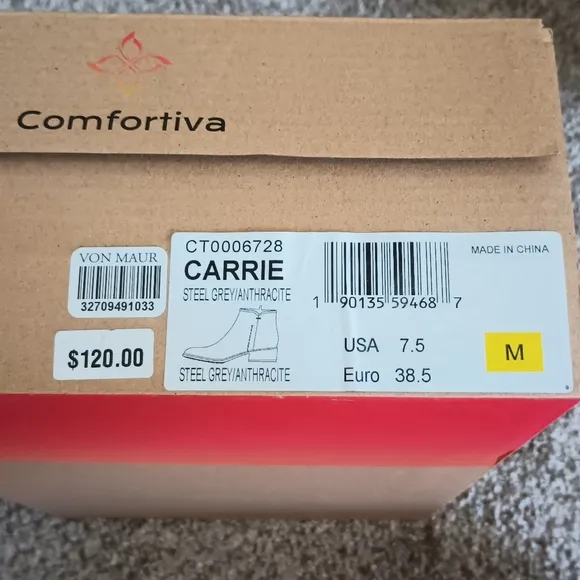 Comfortiva Carrie grey suede booties size 7.5