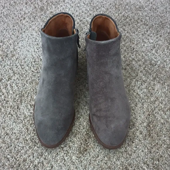 Comfortiva Carrie grey suede booties size 7.5