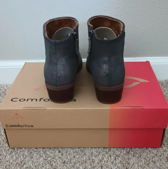 Comfortiva Carrie grey suede booties size 7.5