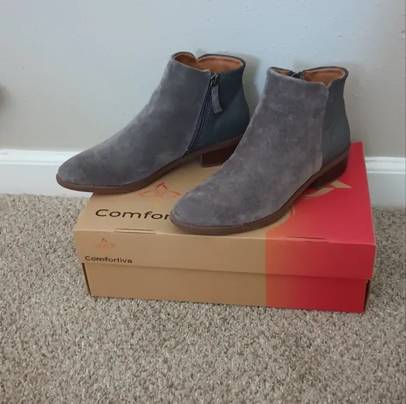 Comfortiva Carrie grey suede booties size 7.5