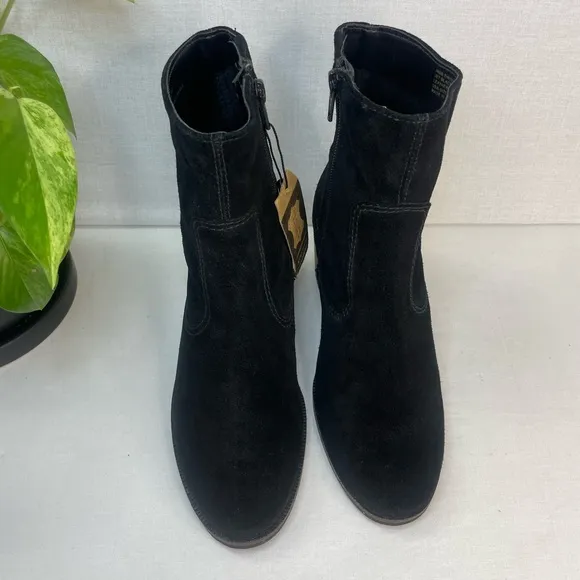 Crevo Jade‎ Leather Block Heel Bootie Black Suede 6M, G 124