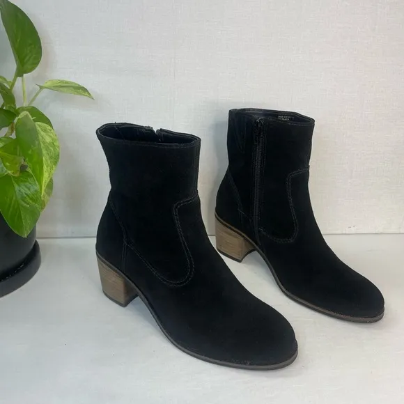 Crevo Jade‎ Leather Block Heel Bootie Black Suede 6M, G 124