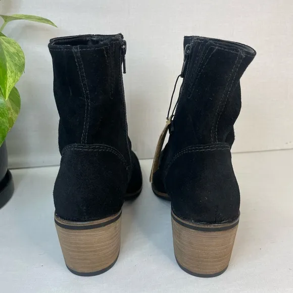Crevo Jade‎ Leather Block Heel Bootie Black Suede 6M, G 124
