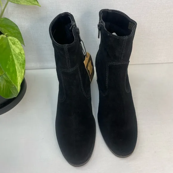Crevo Jade‎ Leather Block Heel Bootie Black Suede 6M, G 124