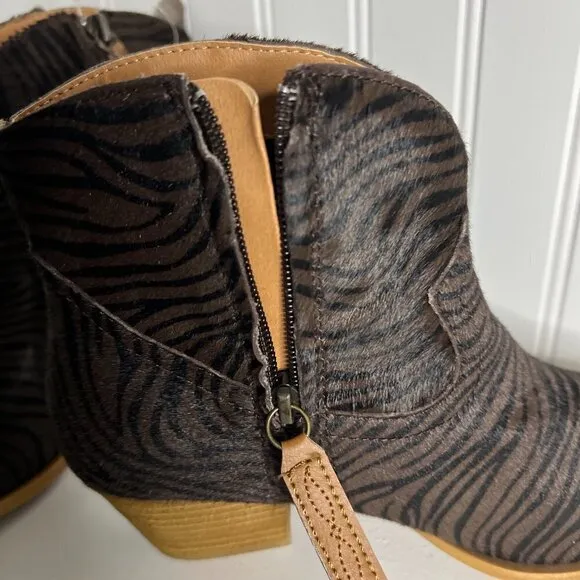 Dingo Hairy Up Genuine Calf Hair Western Boot Brown Zebra size 8