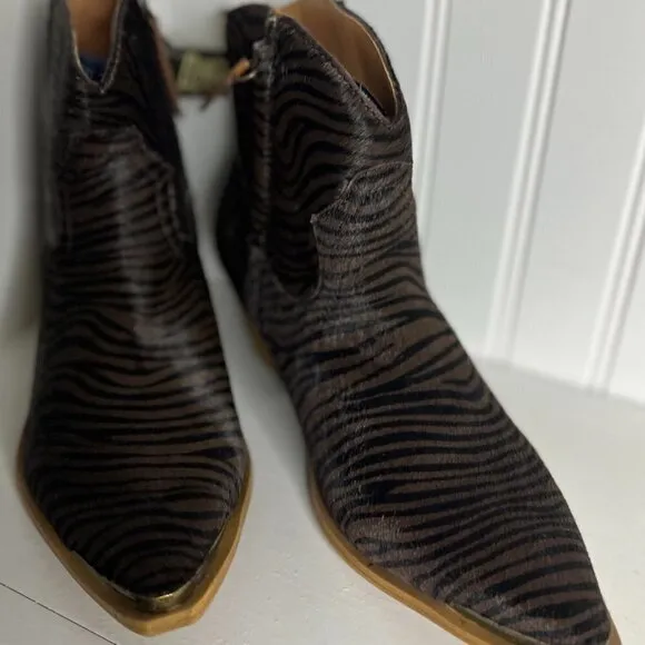 Dingo Hairy Up Genuine Calf Hair Western Boot Brown Zebra size 8