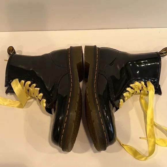 Dr. Martens 1460 WOMEN'S PATENT LEATHER LACE UP BOOTS SZ 7