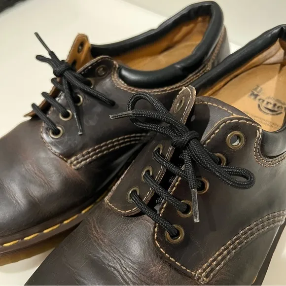 Dr. Martens 8053 Crazy Horse dark brown leather shoes, low top, unisex, sz 11 M