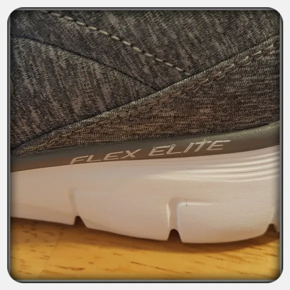 EUC Woman's Grey Skechers Tennis Shoes Size 10M