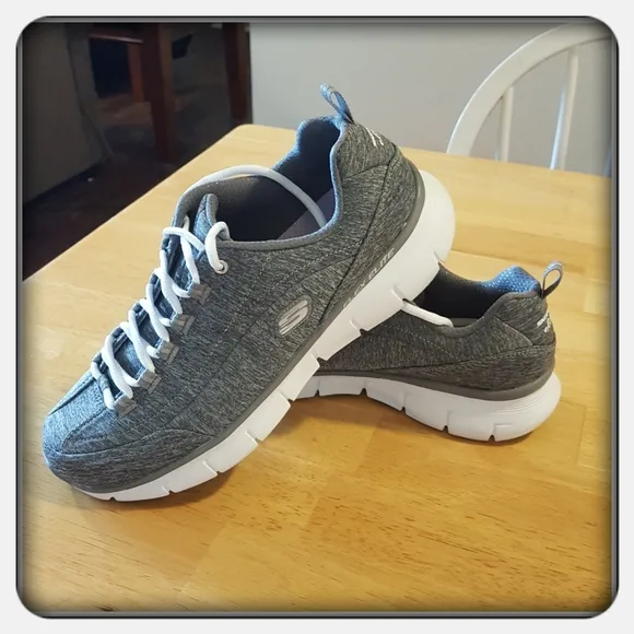 EUC Woman's Grey Skechers Tennis Shoes Size 10M