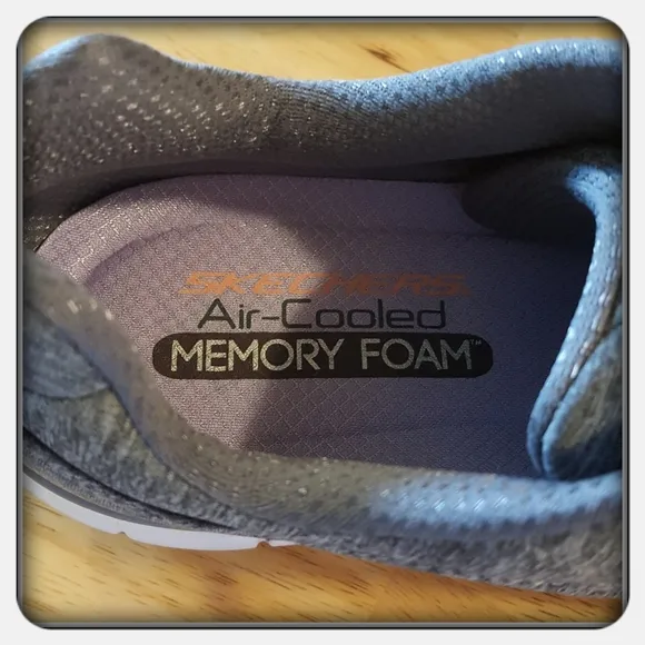 EUC Woman's Grey Skechers Tennis Shoes Size 10M