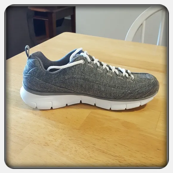 EUC Woman's Grey Skechers Tennis Shoes Size 10M