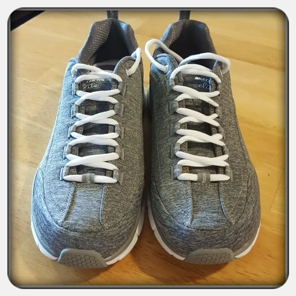 EUC Woman's Grey Skechers Tennis Shoes Size 10M