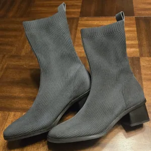 Everlane Shoes The High-Ankle Glove Boot  Color Gray Sz 7