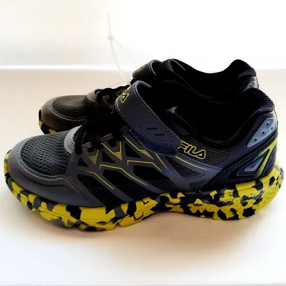 FILA Boys Sneakers Gray Camouflage Shoes Gym Size 6 New