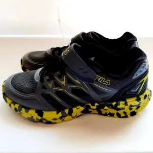 FILA Boys Sneakers Gray Camouflage Shoes Gym Size 6 New