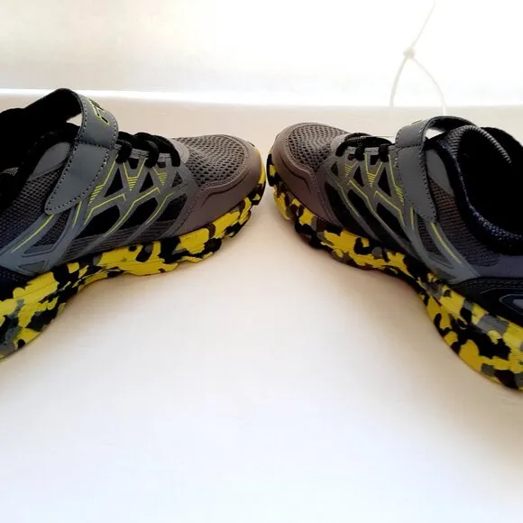 FILA Boys Sneakers Gray Camouflage Shoes Gym Size 6 New