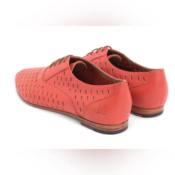 Fluevog LIKE NEW Expectations Trust tomato red perforated lace-up flat - 8.5