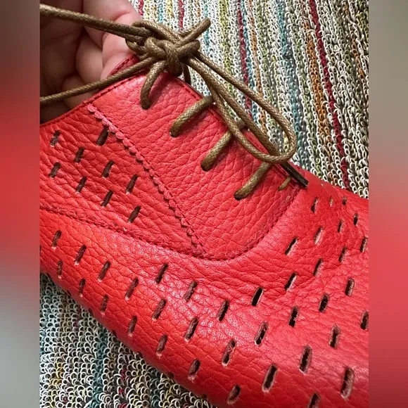 Fluevog LIKE NEW Expectations Trust tomato red perforated lace-up flat - 8.5