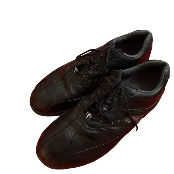 FOOT JOY brand golf shoes. Size 9.5 M. Gently worn.