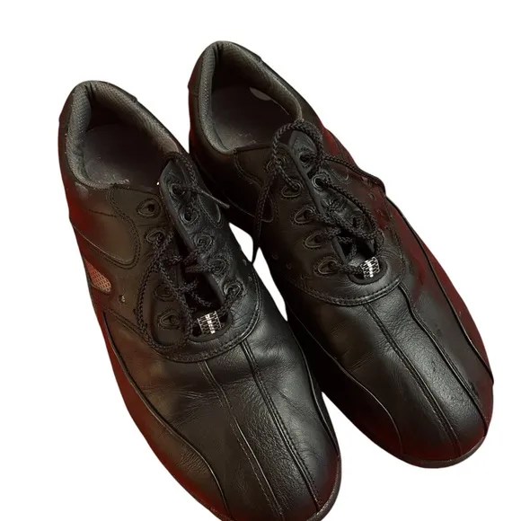 FOOT JOY brand golf shoes. Size 9.5 M. Gently worn.