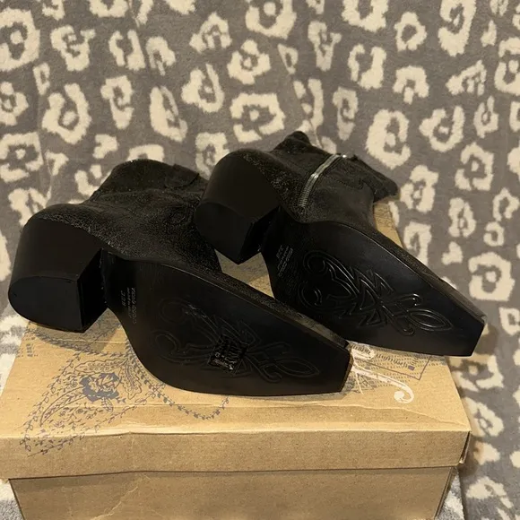 Free People Brayden Western Booties in Black 🖤 Metallic 😍 New &amp; Never Worn 😍