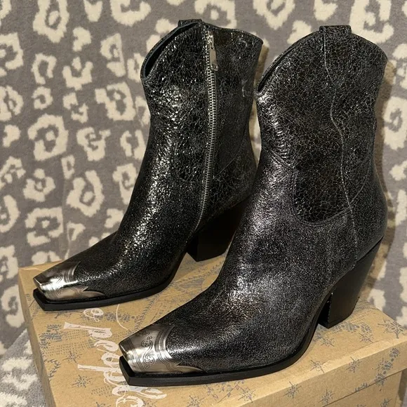Free People Brayden Western Booties in Black 🖤 Metallic 😍 New &amp; Never Worn 😍