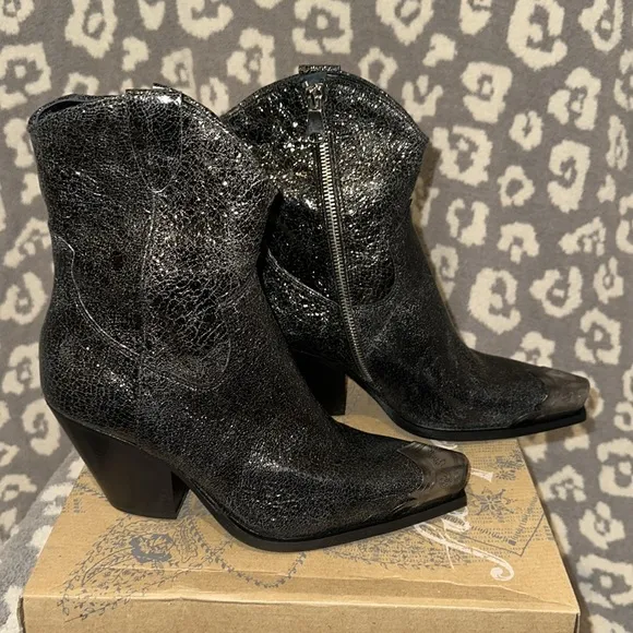 Free People Brayden Western Booties in Black 🖤 Metallic 😍 New &amp; Never Worn 😍