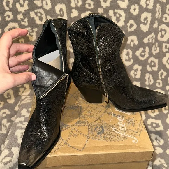 Free People Brayden Western Booties in Black 🖤 Metallic 😍 New &amp; Never Worn 😍