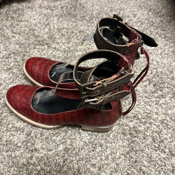 Freebird By Steven Maribel Red Croc Embossed Slip On Heeled Shoes‎ Size 8