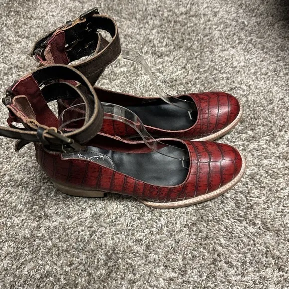 Freebird By Steven Maribel Red Croc Embossed Slip On Heeled Shoes‎ Size 8