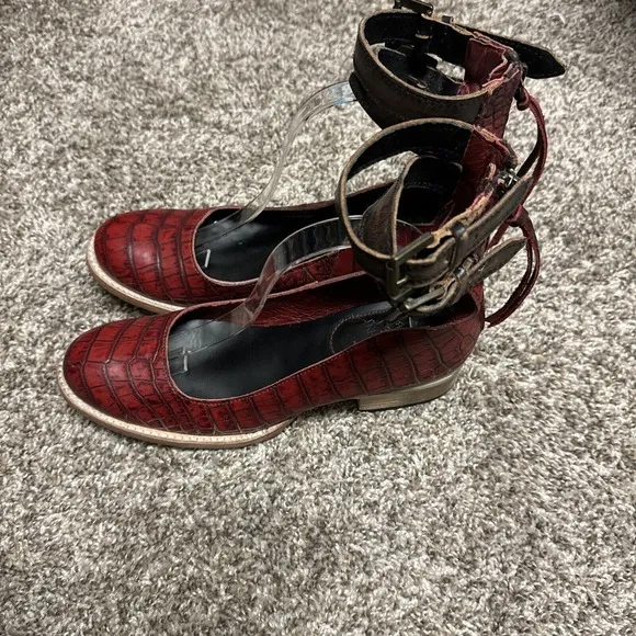 Freebird By Steven Maribel Red Croc Embossed Slip On Heeled Shoes‎ Size 8