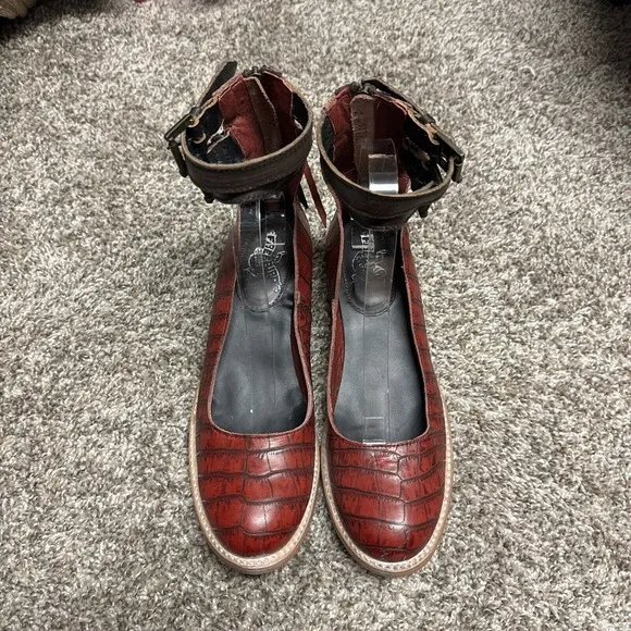 Freebird By Steven Maribel Red Croc Embossed Slip On Heeled Shoes‎ Size 8