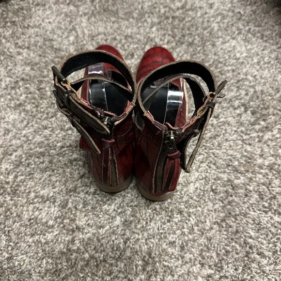 Freebird By Steven Maribel Red Croc Embossed Slip On Heeled Shoes‎ Size 8
