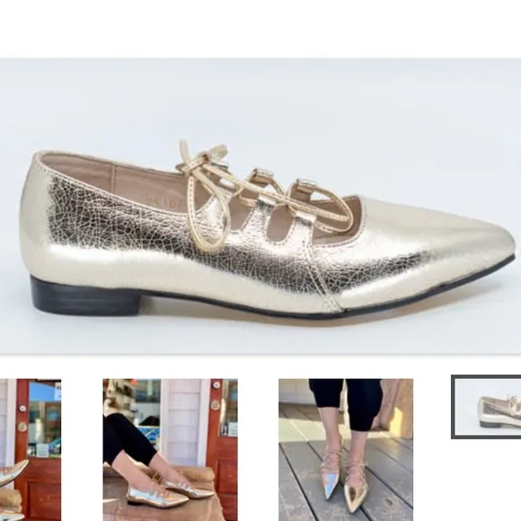 Ghillie 24 Lace-up Flat in Gold
