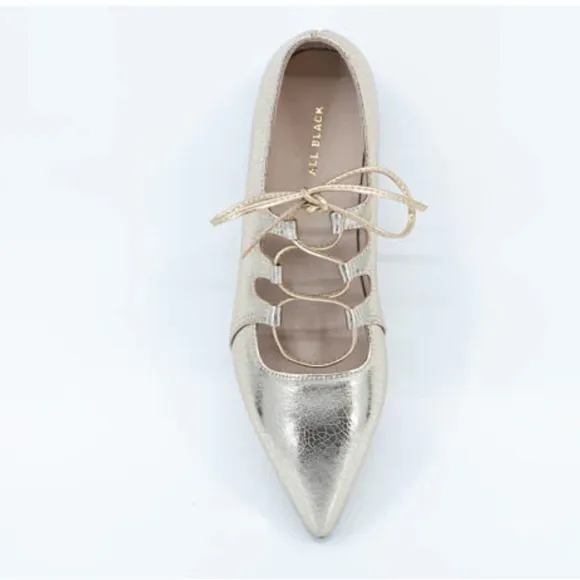 Ghillie 24 Lace-up Flat in Gold