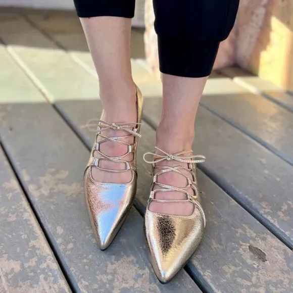 Ghillie 24 Lace-up Flat in Gold