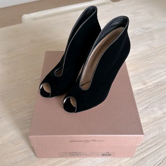 Gianvito Rossi Vamp Black Velvet 85mm Peep toe Heels