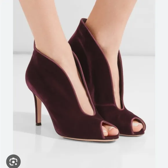 Gianvito Rossi Vamp Black Velvet 85mm Peep toe Heels