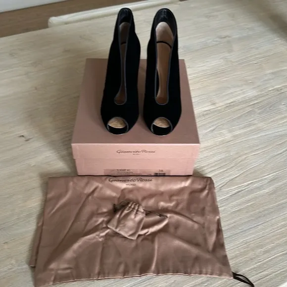 Gianvito Rossi Vamp Black Velvet 85mm Peep toe Heels
