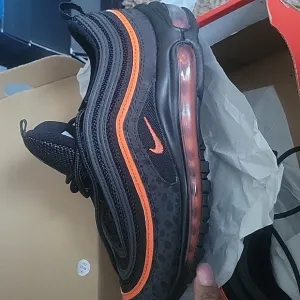Gym shoes