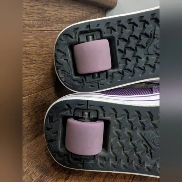 Heelys Sz 4 Skate Shoes purple