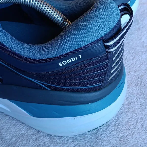 Hoka Bondi 7 Wide Comfort Running Shoes