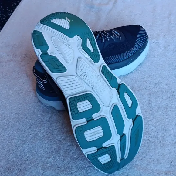 Hoka Bondi 7 Wide Comfort Running Shoes