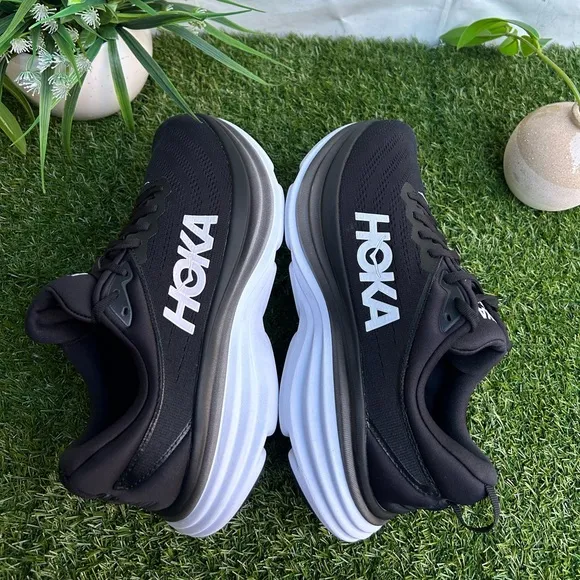 HOKA BONDI  8 Running black and white Shoe men’s size 9D  new