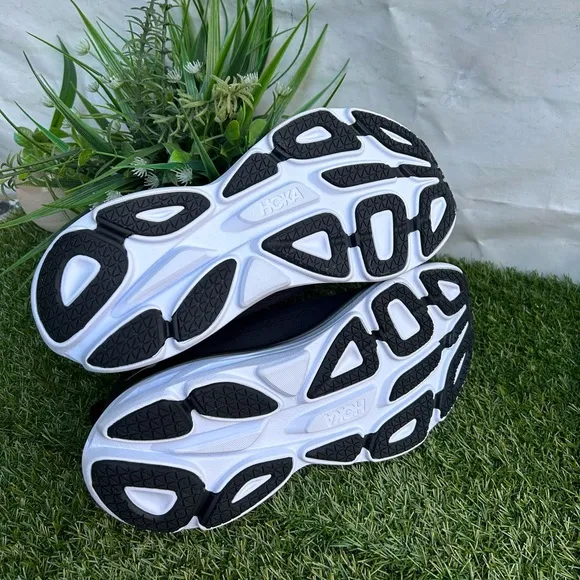 HOKA BONDI  8 Running black and white Shoe men’s size 9D  new